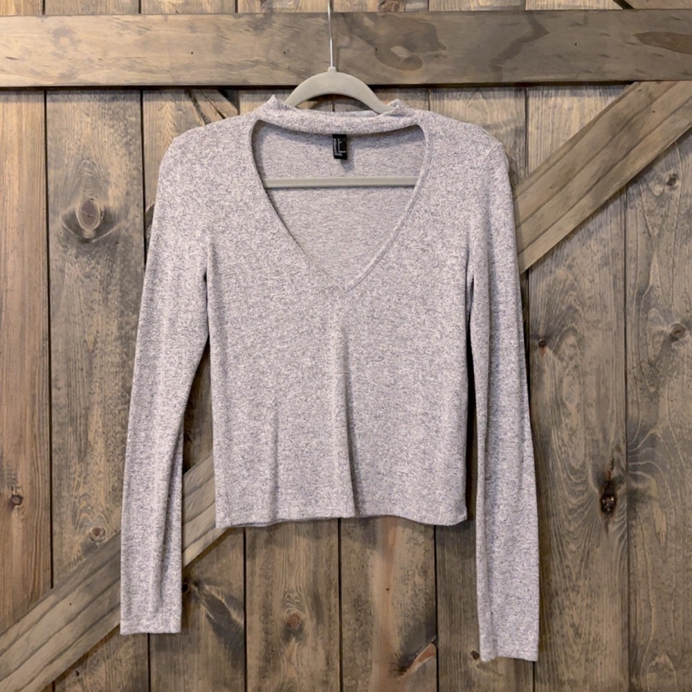 Forever 21 Gray Long Sleeve V-Neck Tee